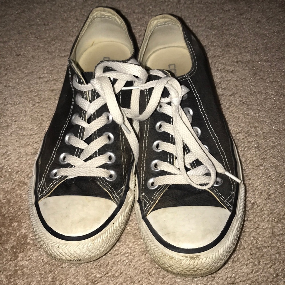 black converse low top